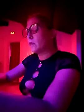 Chatonne69 on StripChat
