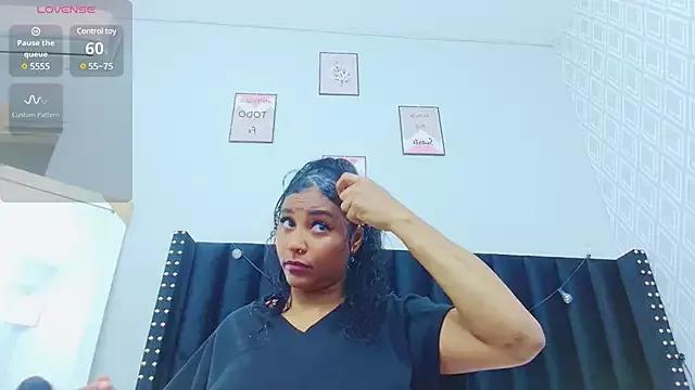 colombiamommy on StripChat 