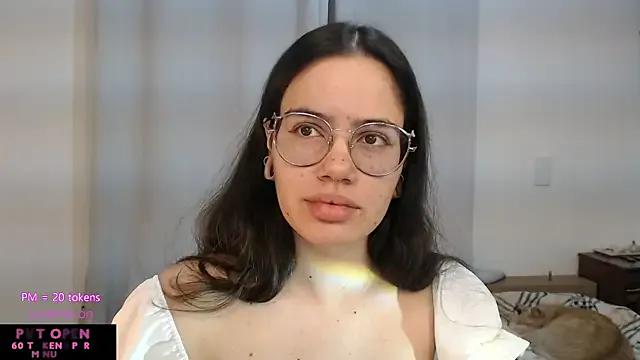 crystalll_room on StripChat