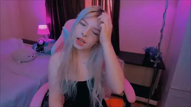 Cuddly_Kitten on StripChat 