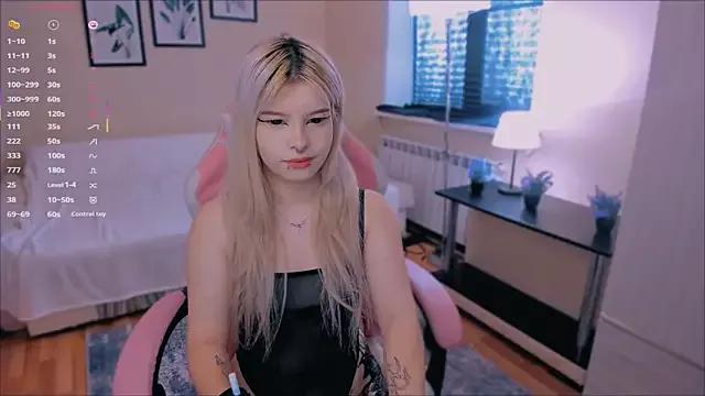 Cuddly_Kitten on StripChat 