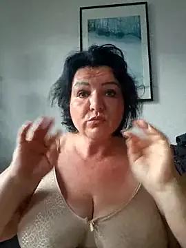curvymilfxx990 on StripChat