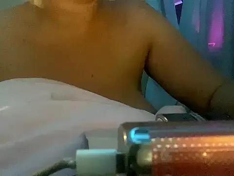 Curvysapphire on StripChat