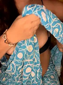 CurvyTiaa on StripChat