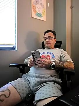 dadbod1178 on StripChat 