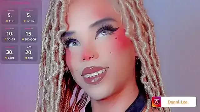 DanniLee_'s avatar