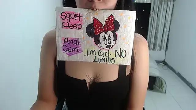 Darkittydoll_15 on StripChat