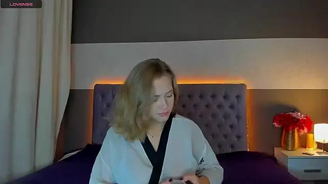 DellaRowe on StripChat 