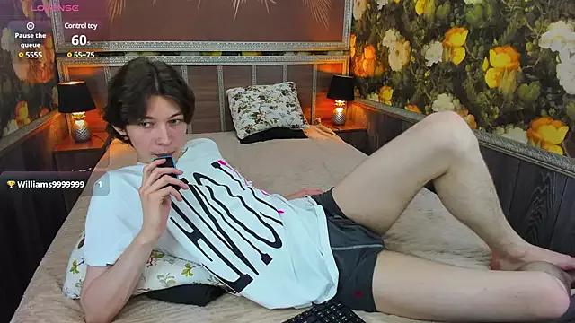 DennisAndrews on StripChat 