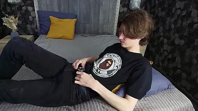 DennisAndrews on StripChat