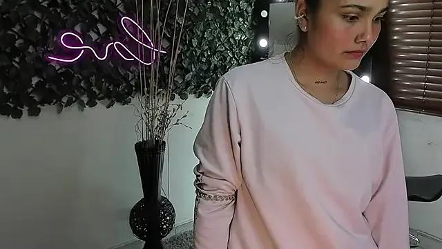 DestinyHills on StripChat