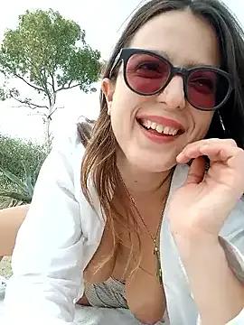 dolcehelena993 — MI FACCIO TOCCARE DAL MIO AMICO