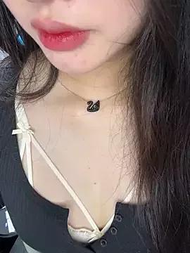 Dolly282 on StripChat 