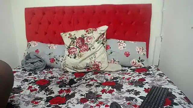 Dolly_Bear on StripChat 