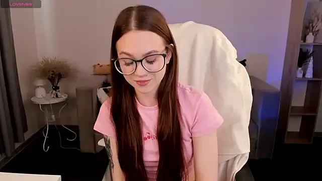 Dolly_Gleam on StripChat