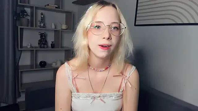 DreammDollt on StripChat