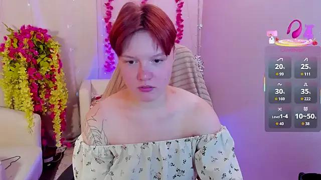 DreamyLuna on StripChat