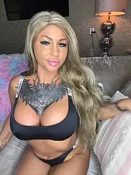 Dutchhbarbie — Roze Mercedes
