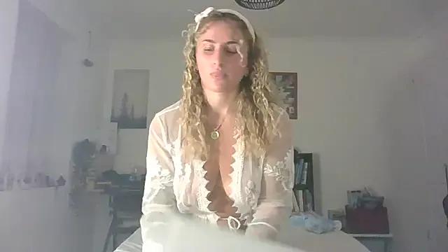 ElenaGreyy on StripChat 