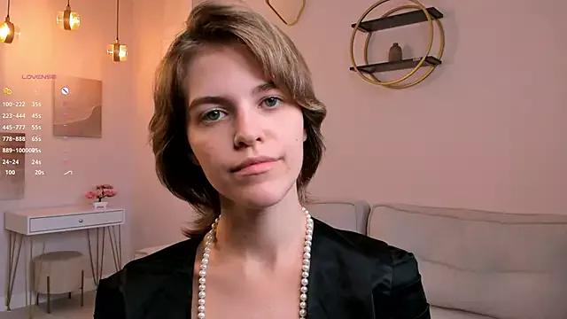 EleneButton on StripChat 