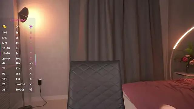 EleonorSimmes on StripChat 