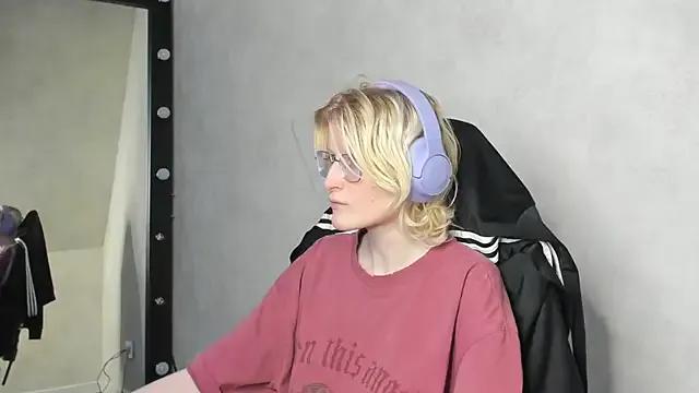 ElizabethHarpper on StripChat