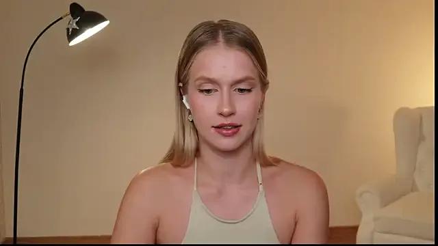 ella_twinkl on StripChat