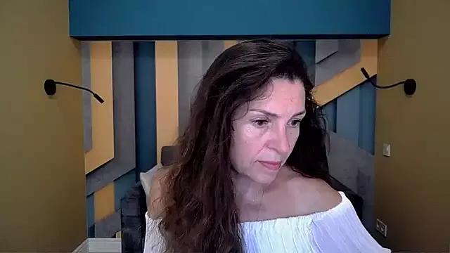 EllaLong on StripChat 