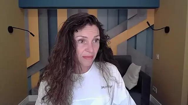 EllaLong on StripChat 