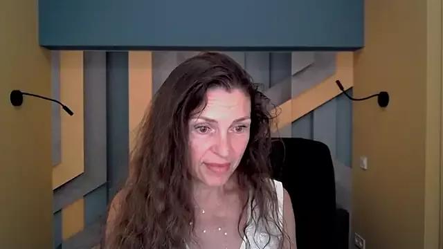 EllaLong on StripChat 