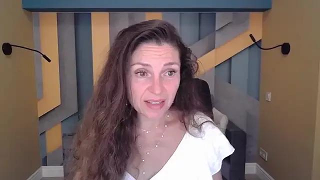 EllaLong on StripChat 