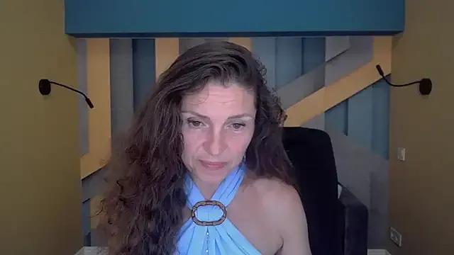 EllaLong on StripChat 