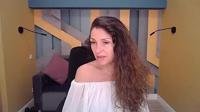EllaLong on StripChat 