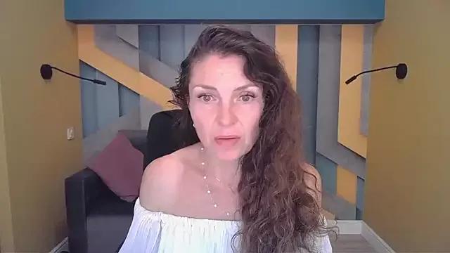 EllaLong on StripChat 