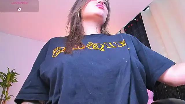 ellarosee_ on StripChat 