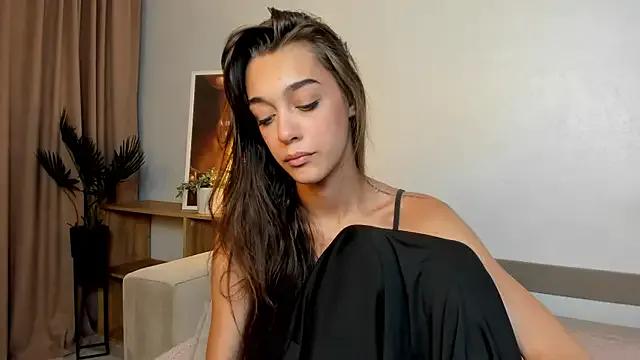 Elli_Lourence on StripChat 
