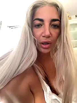 ElsaSinn on StripChat