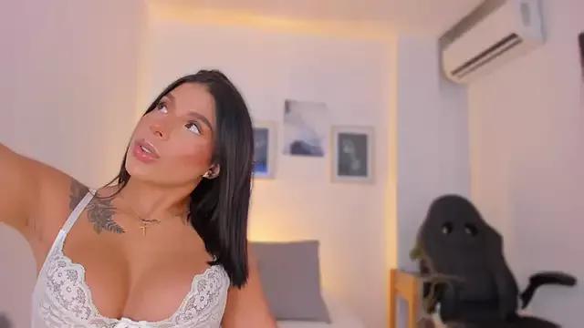 emelie_89 on StripChat 