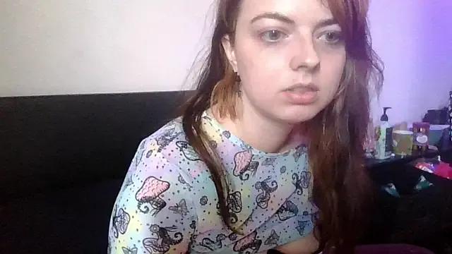 EmeraldVixxxen on StripChat 