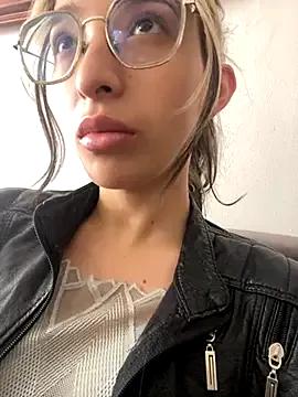 Emilia_Bons on StripChat