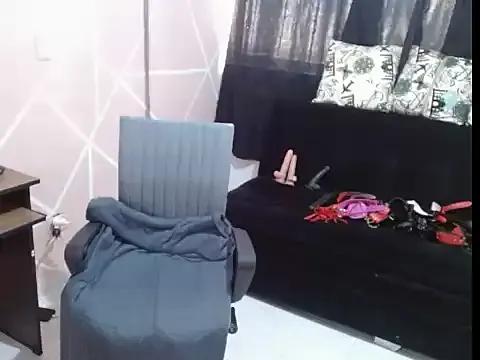 Emily_Slave28 on StripChat