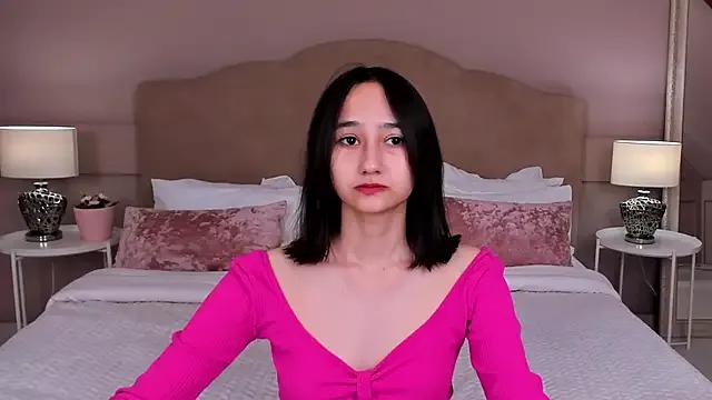 EmilySwonn on StripChat