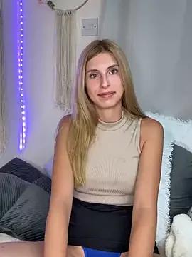 emma05 on StripChat 