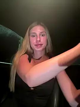 emma05 on StripChat 