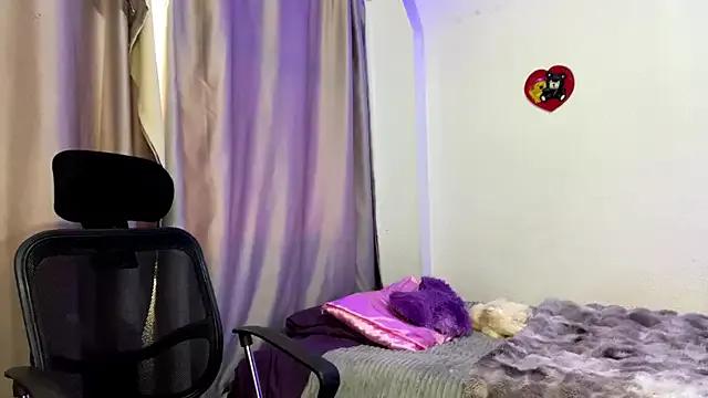 emma__bell_ on StripChat 