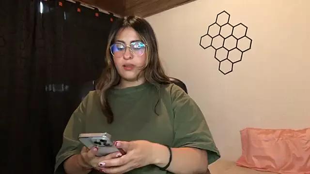 emma__bell_ on StripChat 