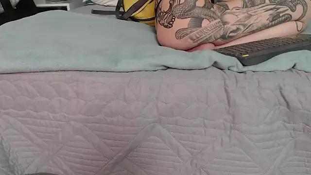 Emma_Foxi on StripChat 