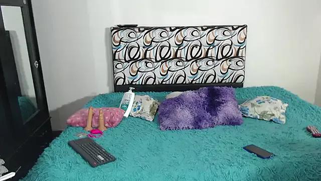 emma_onassis_17 on StripChat 