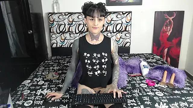 emma_onassis_17 on StripChat 