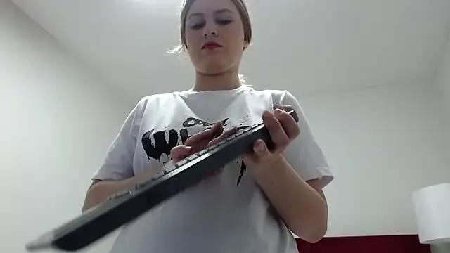Emmaa_Blonde on StripChat